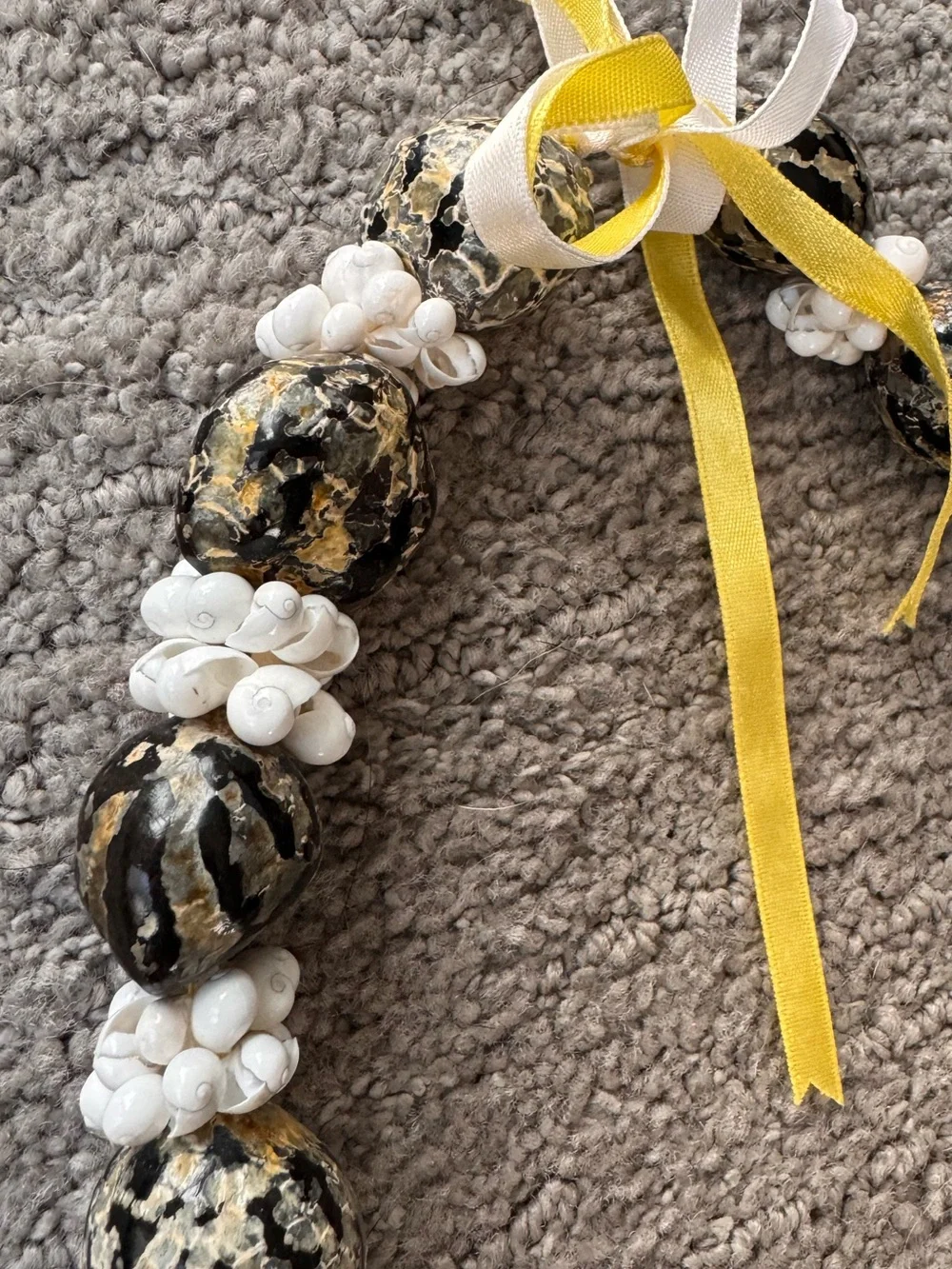 Genuine Hawaiian Kukui Nut & White Shell Lei Necklace Black Gold Yellow Ribbon - Picture 3 of 3